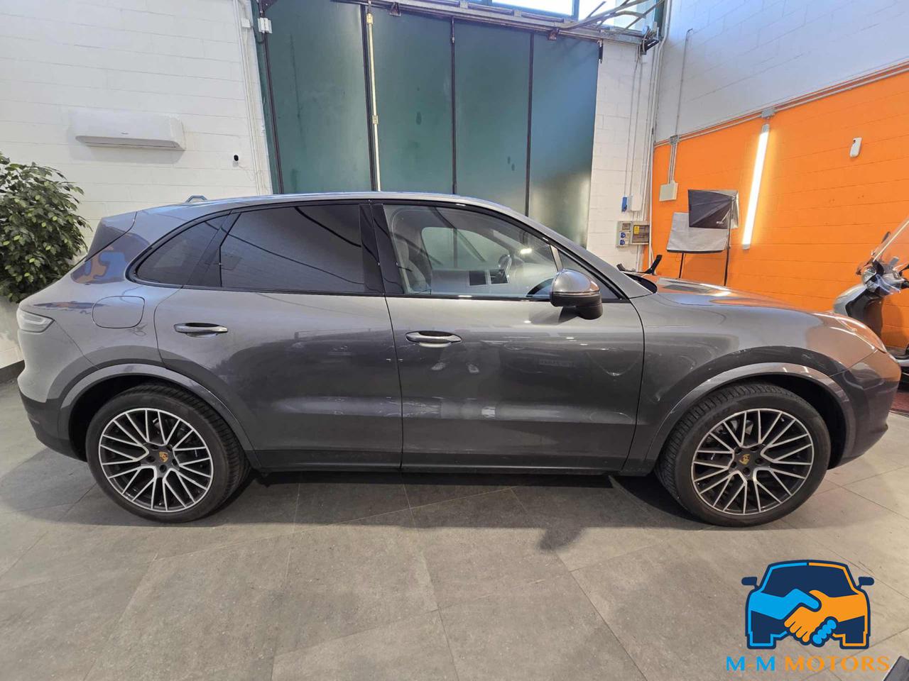 PORSCHE Cayenne 3.0 V6 - 4