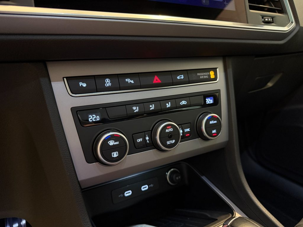 SEAT Ateca 2.0 TDI DSG FR 19 Pano 360° ParkAssist LED - 16