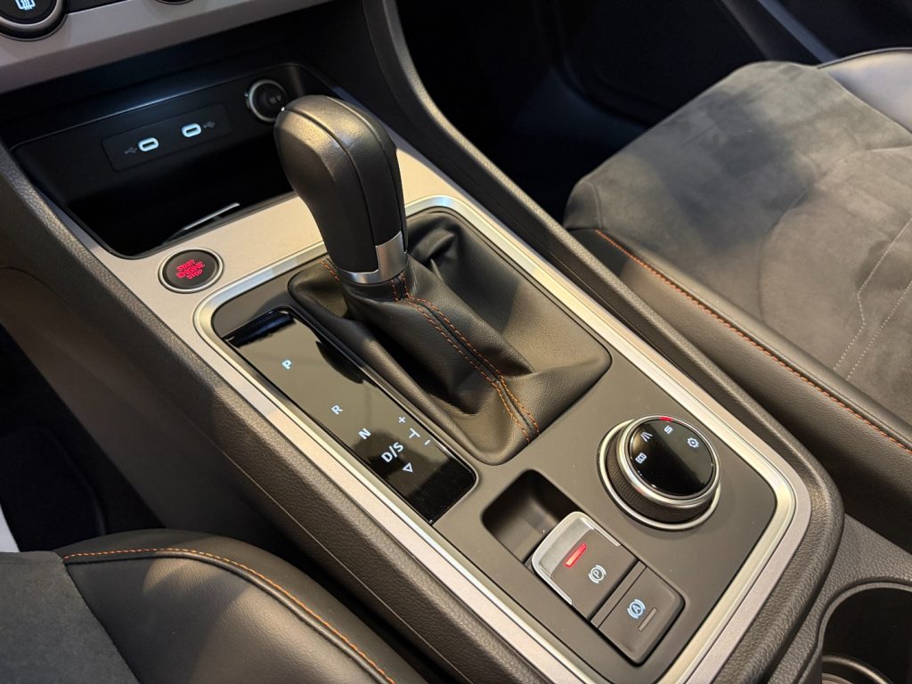 SEAT Ateca 2.0 TDI DSG FR 19 Pano 360° ParkAssist LED - 17