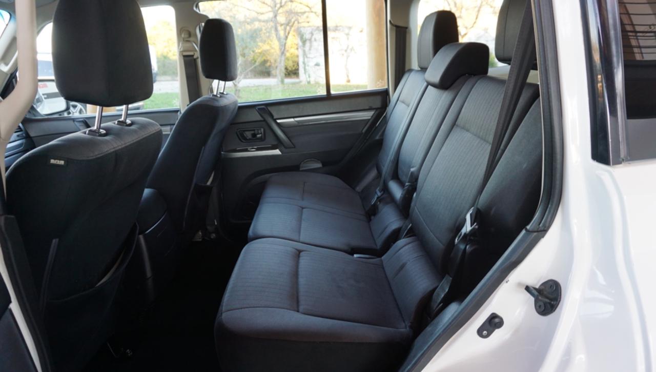 MITSUBISHI Pajero 3.2 DI-D 16V aut. 5p. Instyle DPF - 24