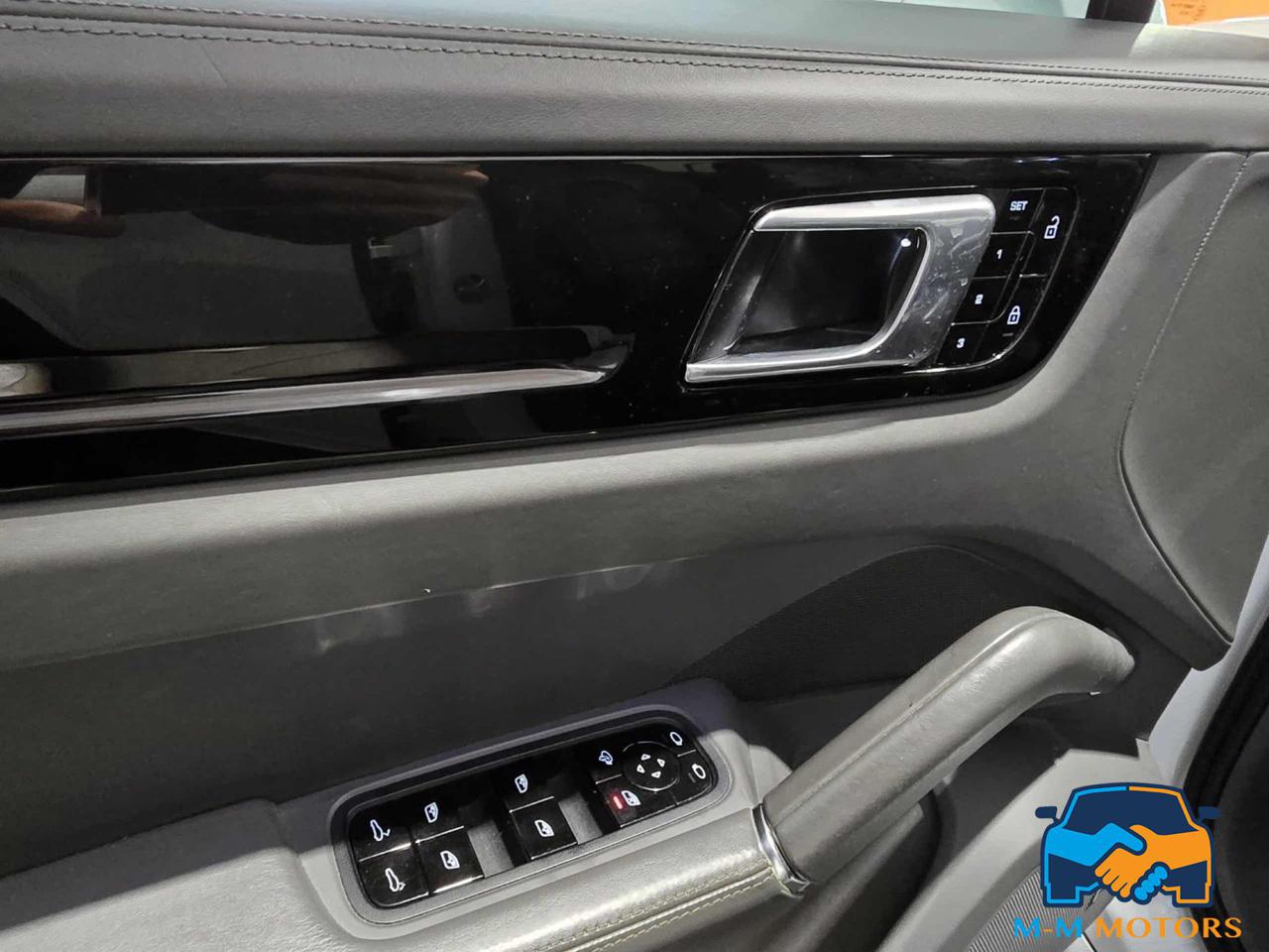 PORSCHE Cayenne Coupé 3.0 V6 - 12