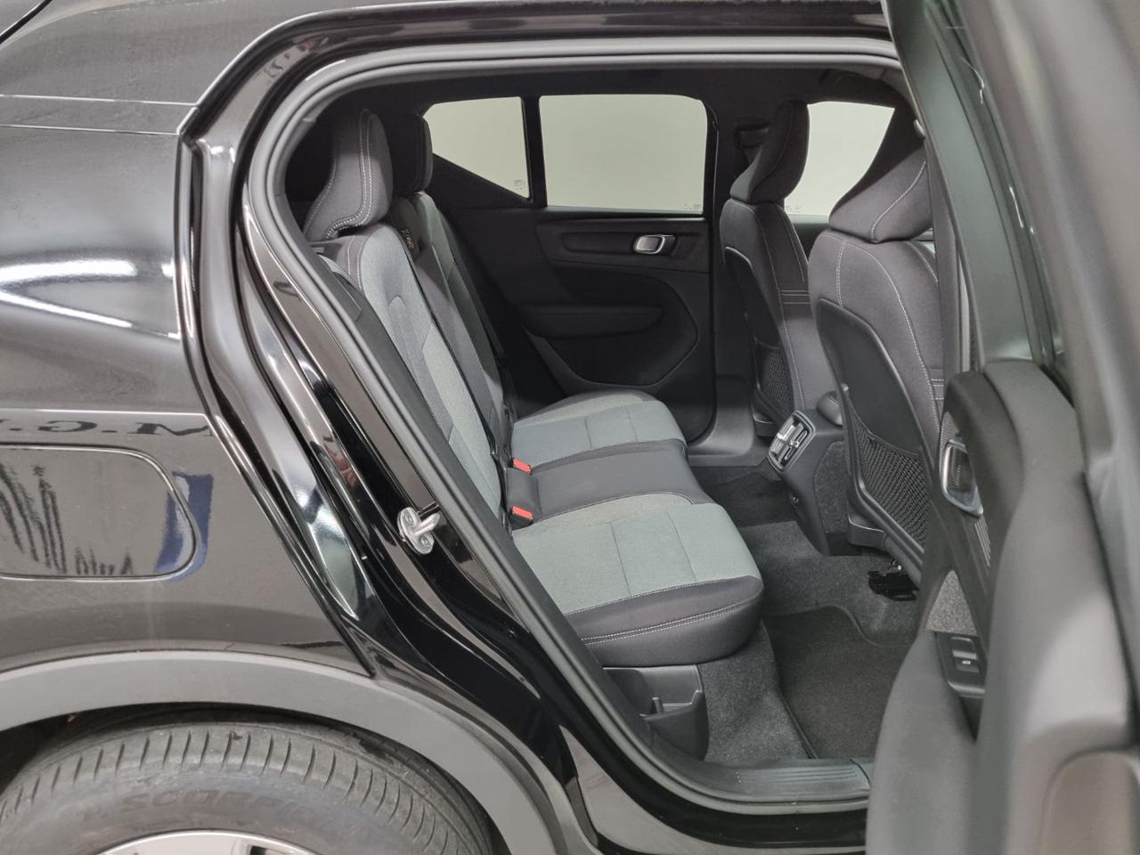 VOLVO XC40 B4 AWD automatico Core - 27