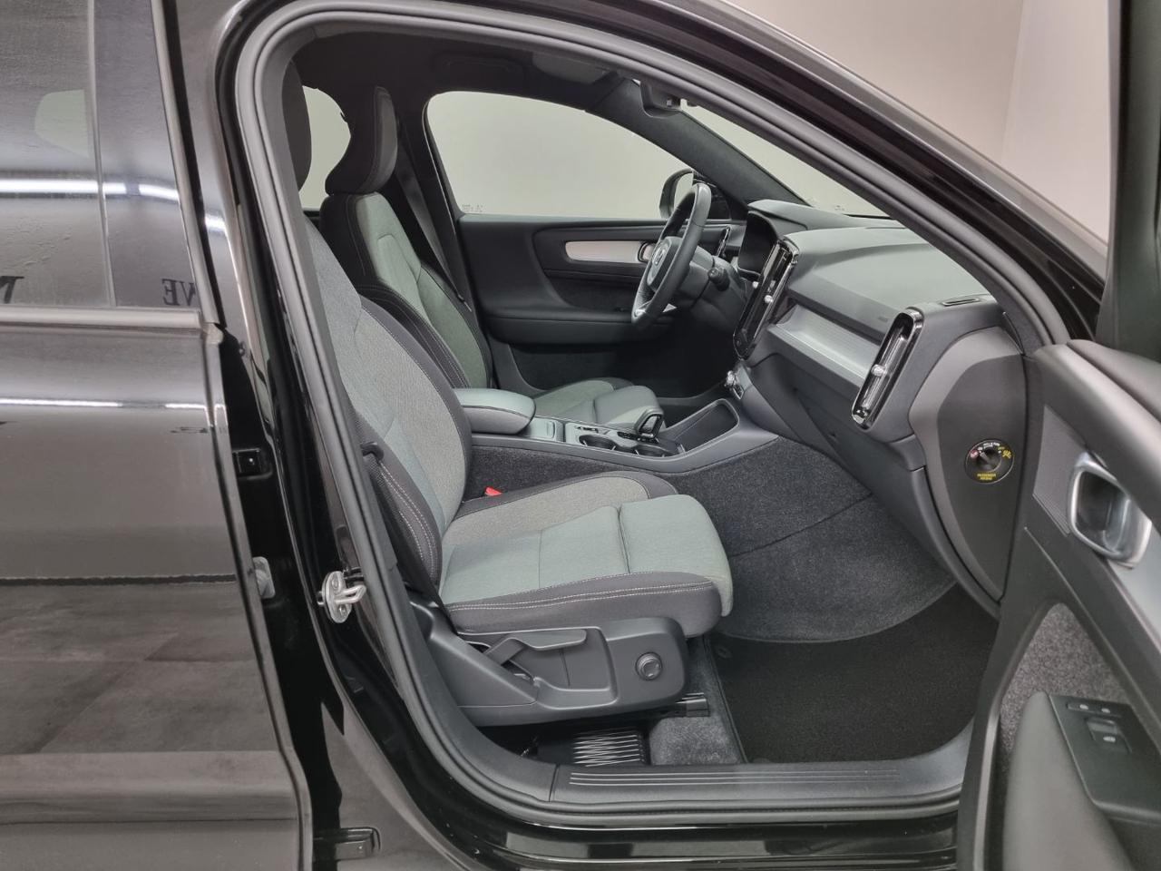 VOLVO XC40 B4 AWD automatico Core - 10