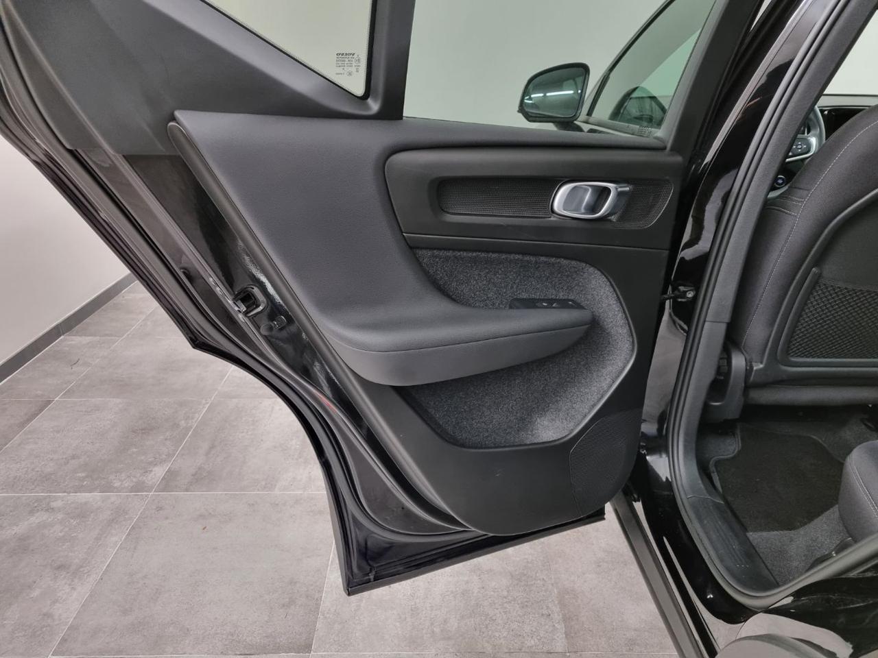 VOLVO XC40 B4 AWD automatico Core - 24