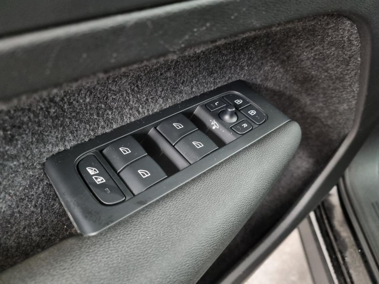 VOLVO XC40 B4 AWD automatico Core - 29