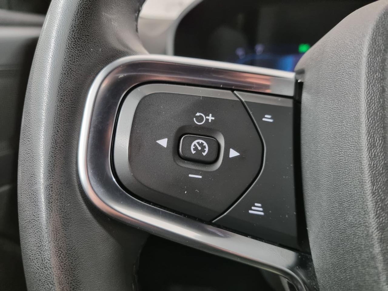 VOLVO XC40 B4 AWD automatico Core - 16