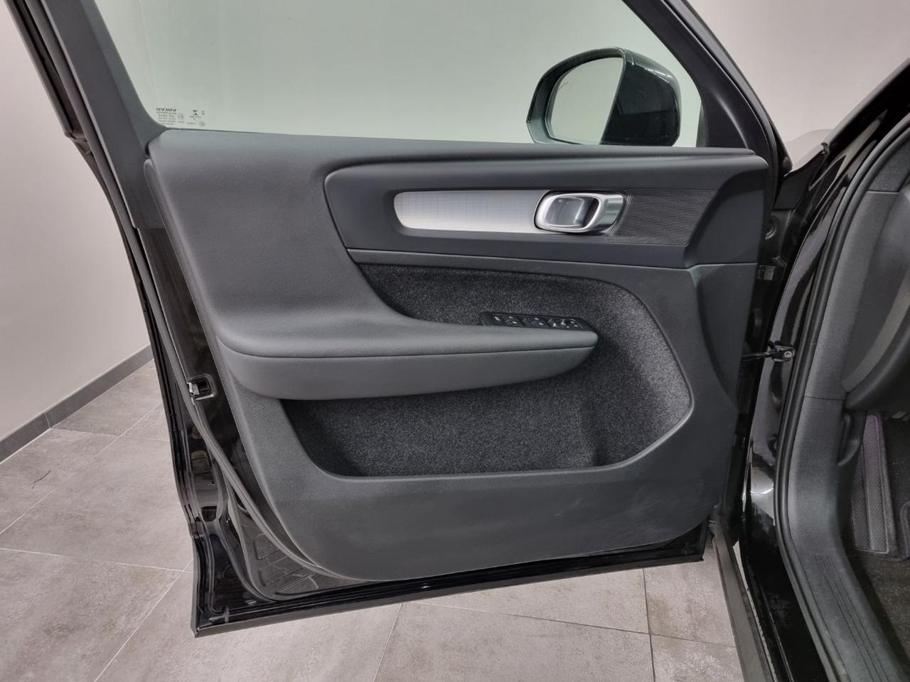 VOLVO XC40 B4 AWD automatico Core - 22