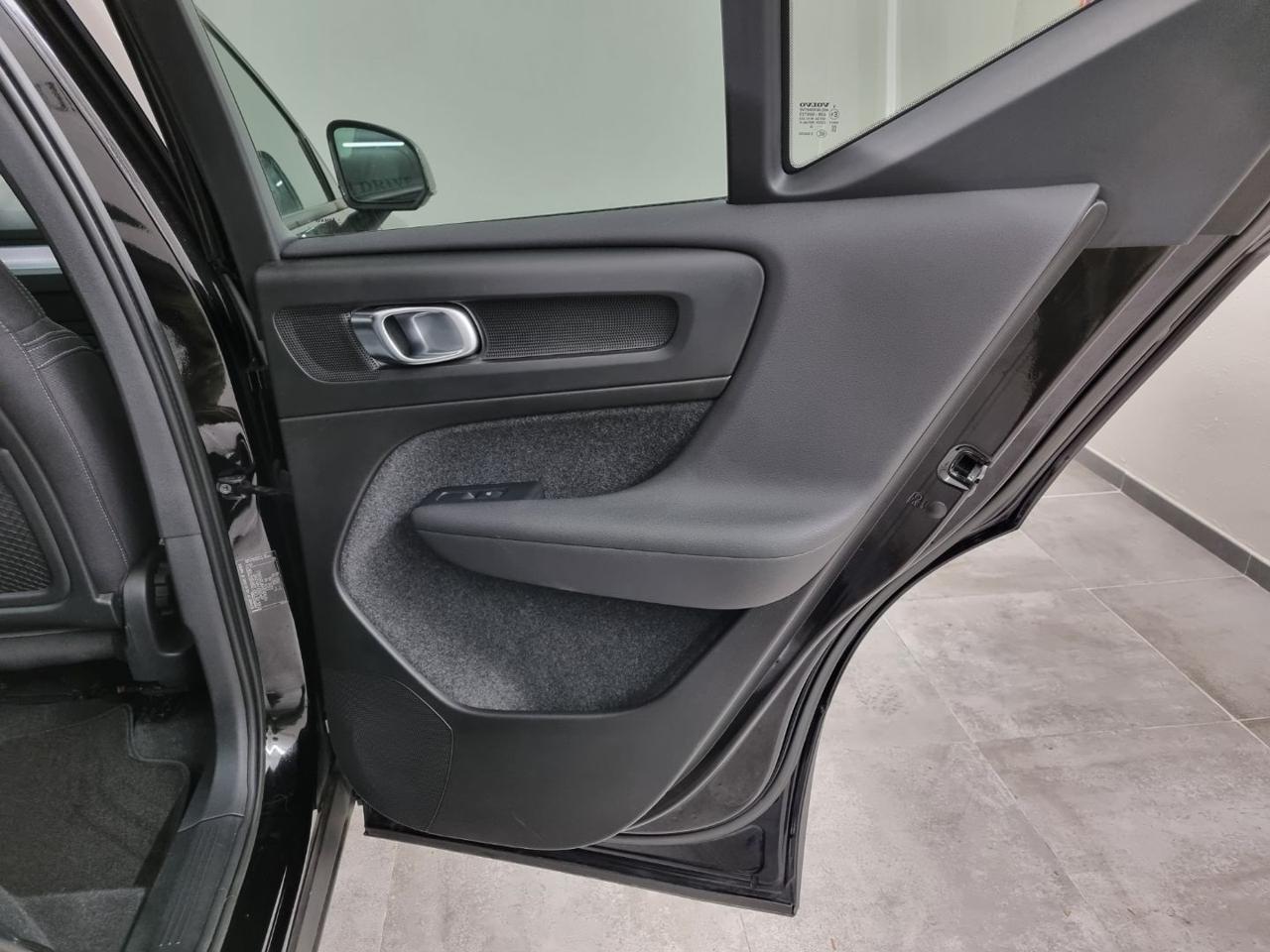 VOLVO XC40 B4 AWD automatico Core - 26