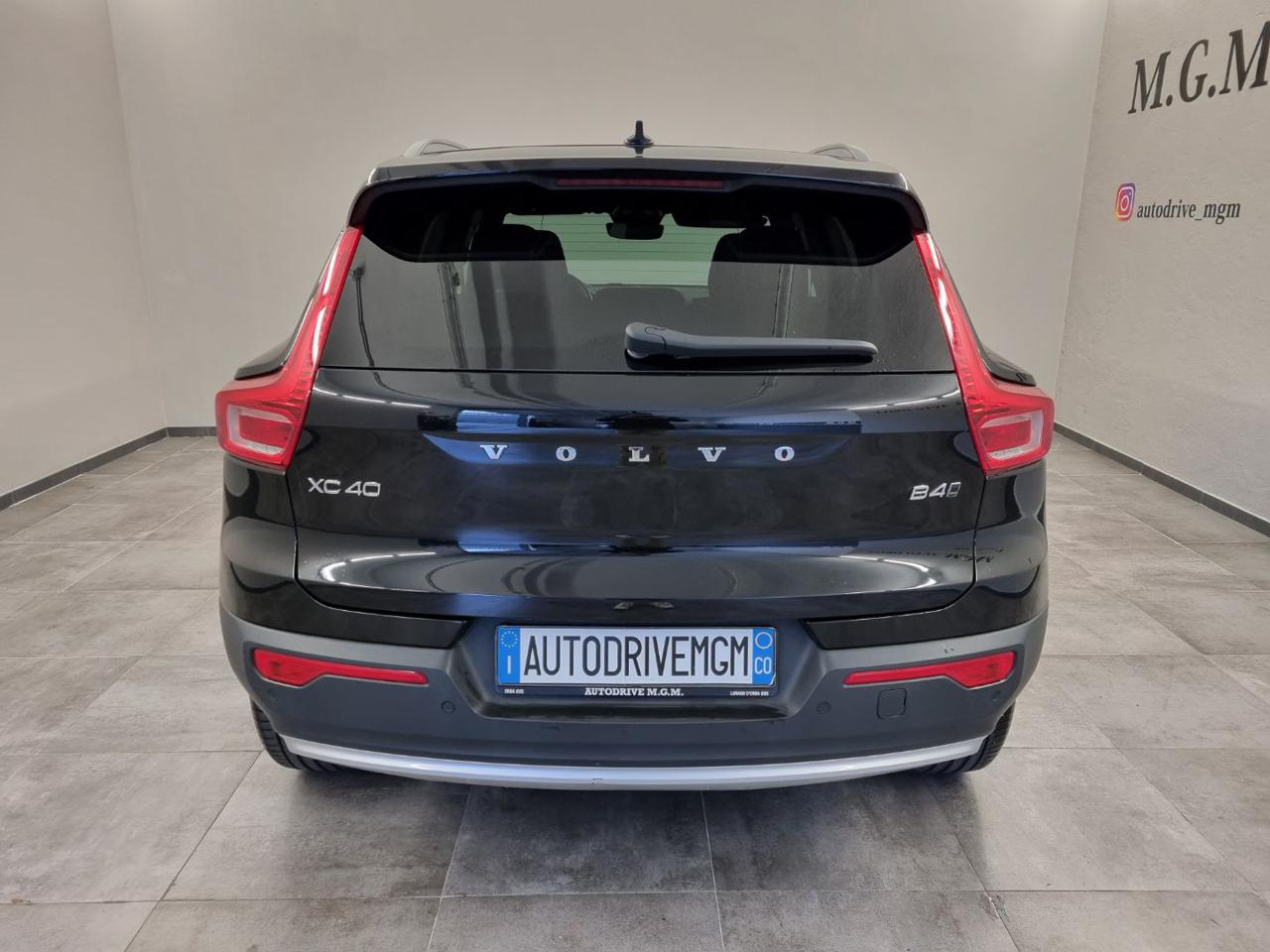 VOLVO XC40 B4 AWD automatico Core - 3