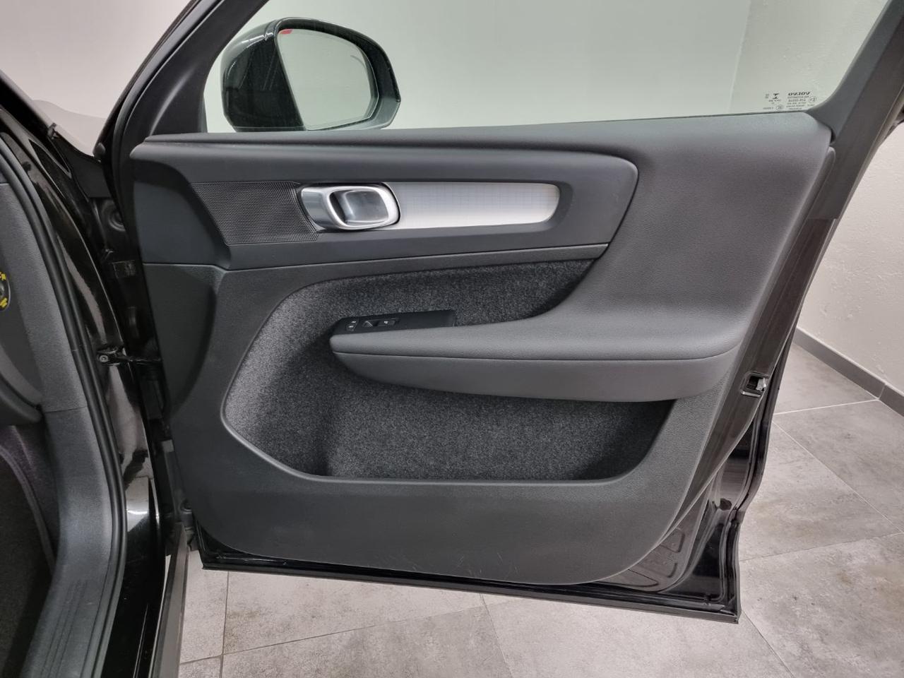 VOLVO XC40 B4 AWD automatico Core - 28