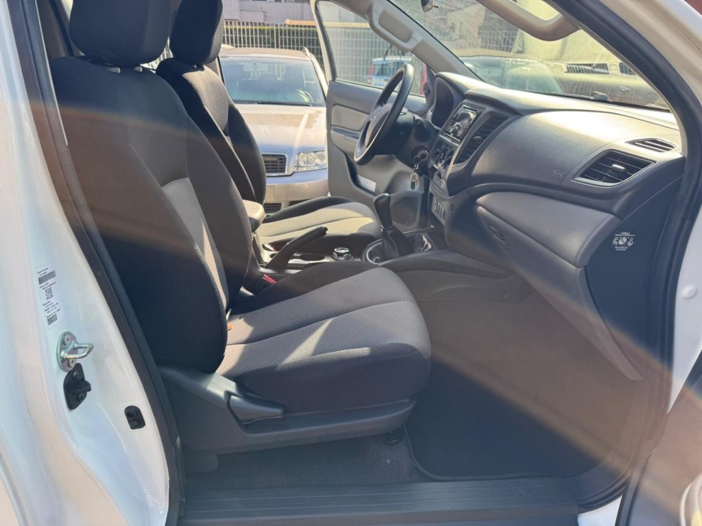 MITSUBISHI L200 2.4 DI-D/154CV Club Cab Invite - 13