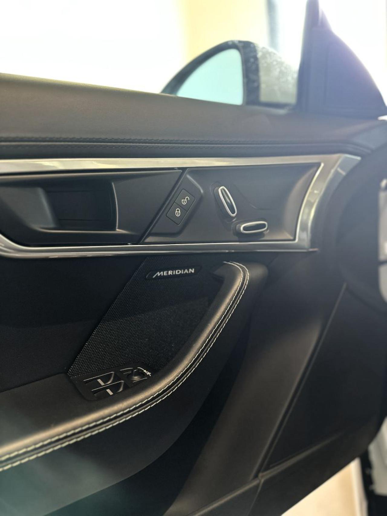 JAGUAR F-Type 2.0i 300cv Coupé R-Dynamic (Tetto/Led/Auto/Retro) - 25