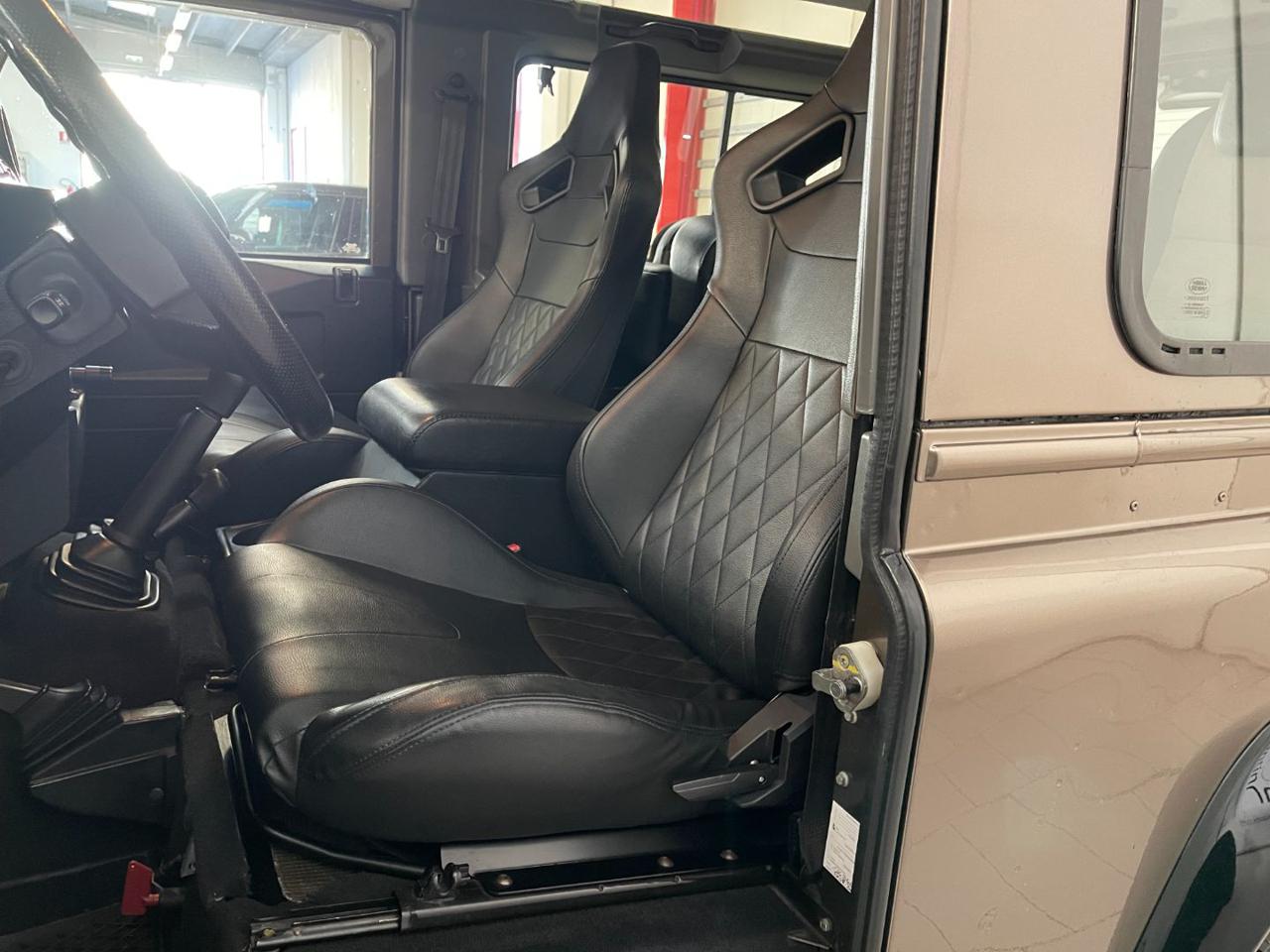 Defender 10