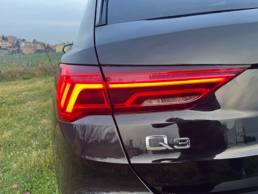 AUDI Q3 35 TDI S tronic - 8