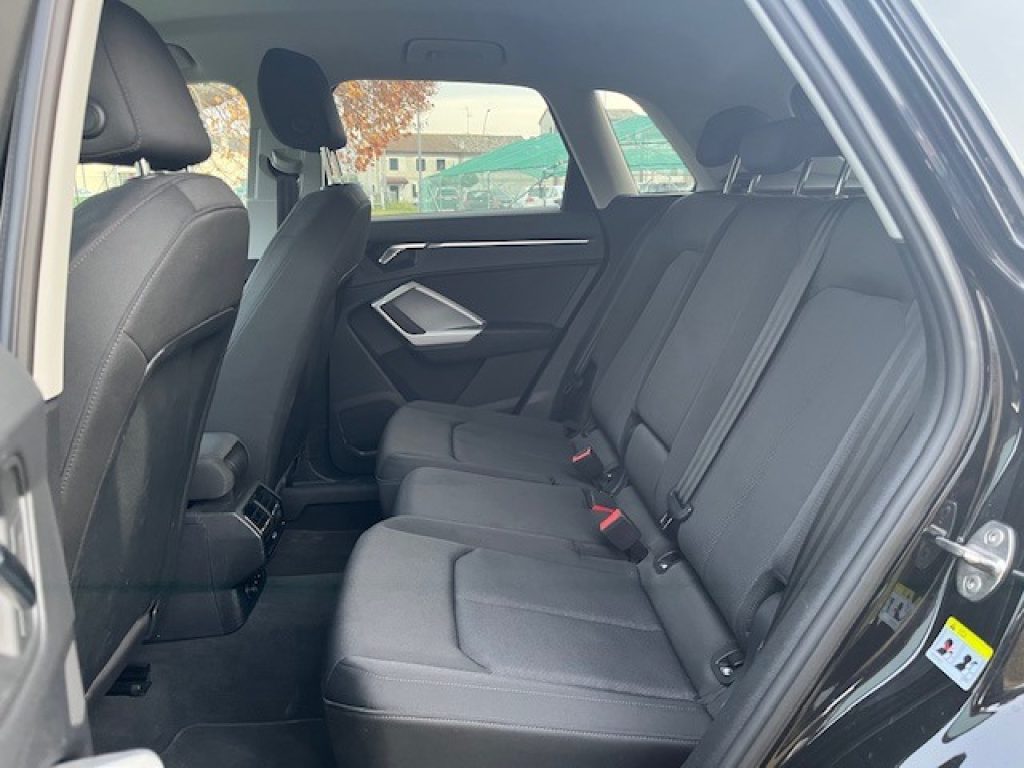 AUDI Q3 35 TDI S tronic - 21