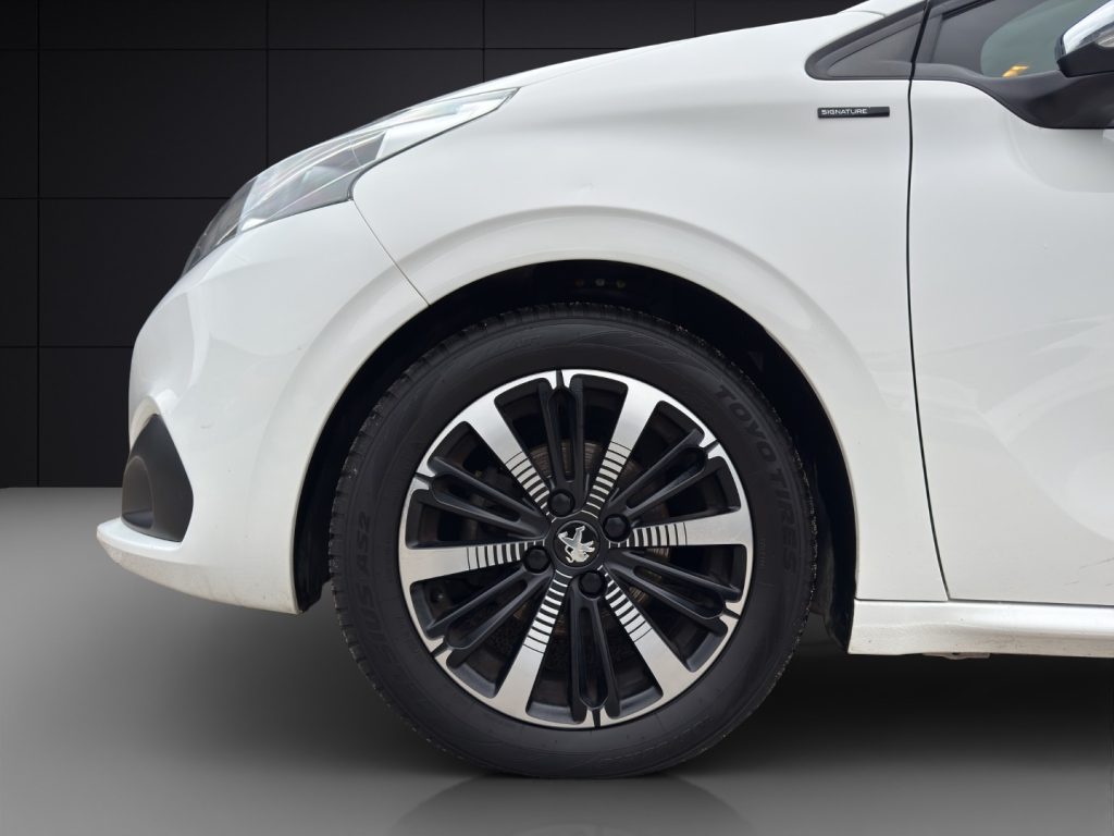 PEUGEOT 208 1° serie BlueHDi 100 S&S 5 porte Signature - 21