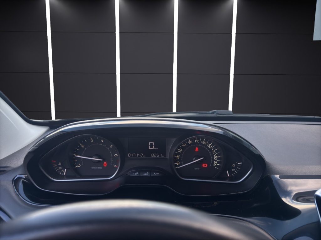 PEUGEOT 208 1° serie PureTech 82 3 porte Active - 11