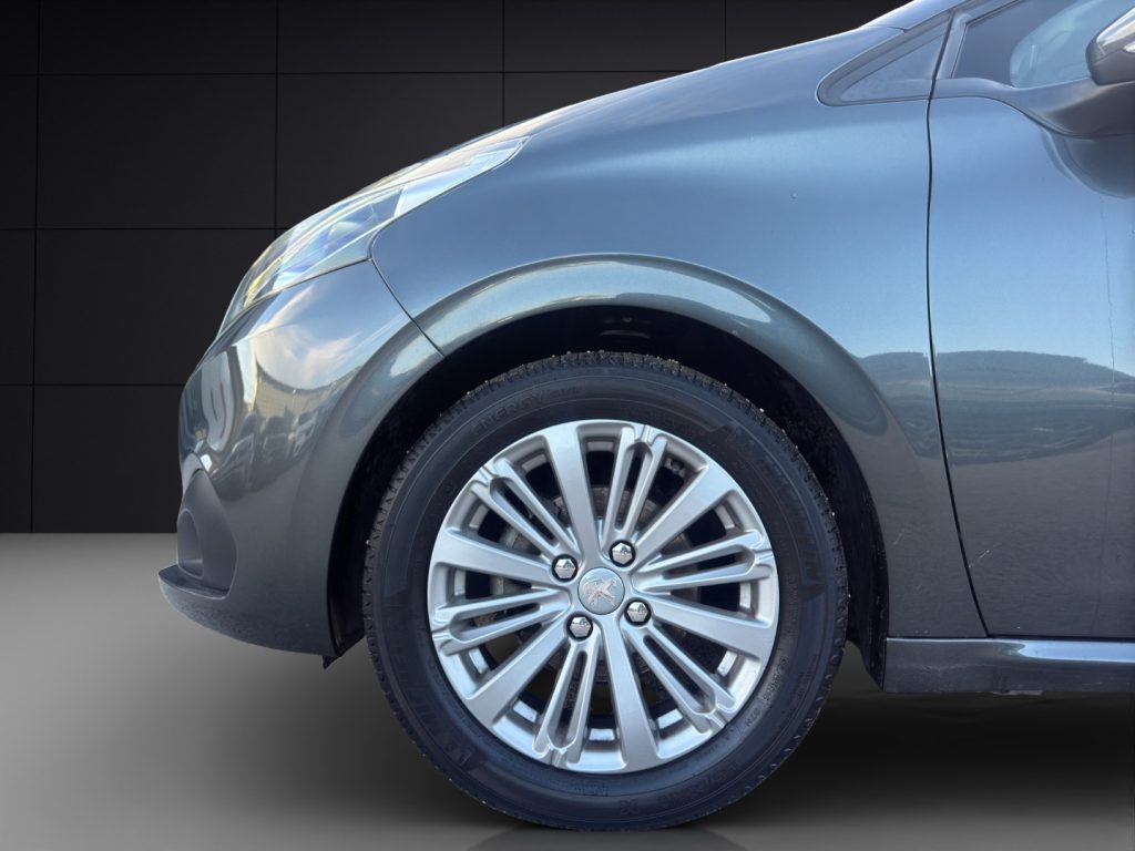 PEUGEOT 208 1° serie PureTech 82 3 porte Active - 21