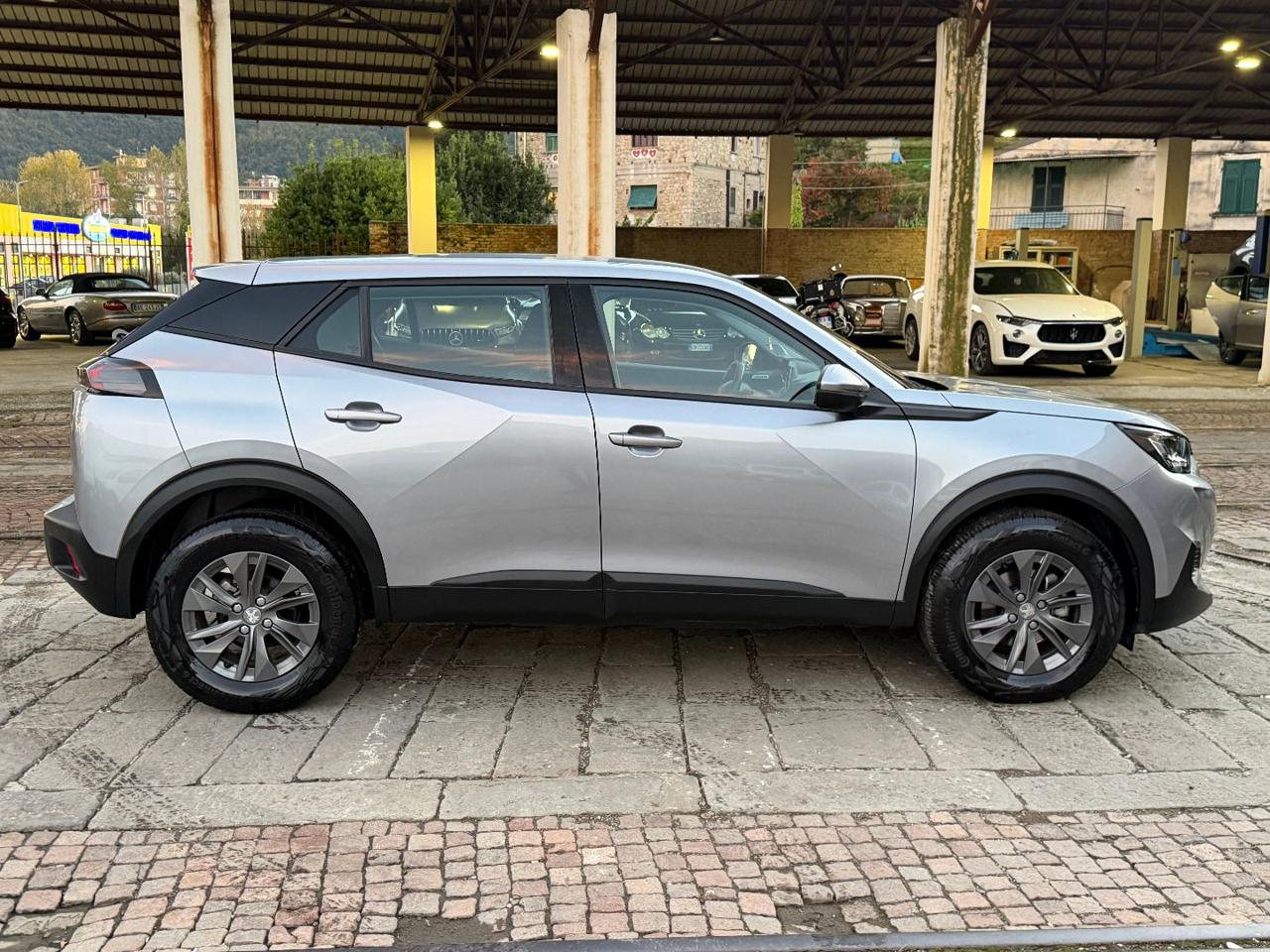 PEUGEOT 2008 PureTech 100 S&S Active Pack - 8