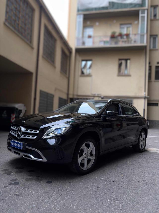 MERCEDES-BENZ GLA 180 Nero metallizzato