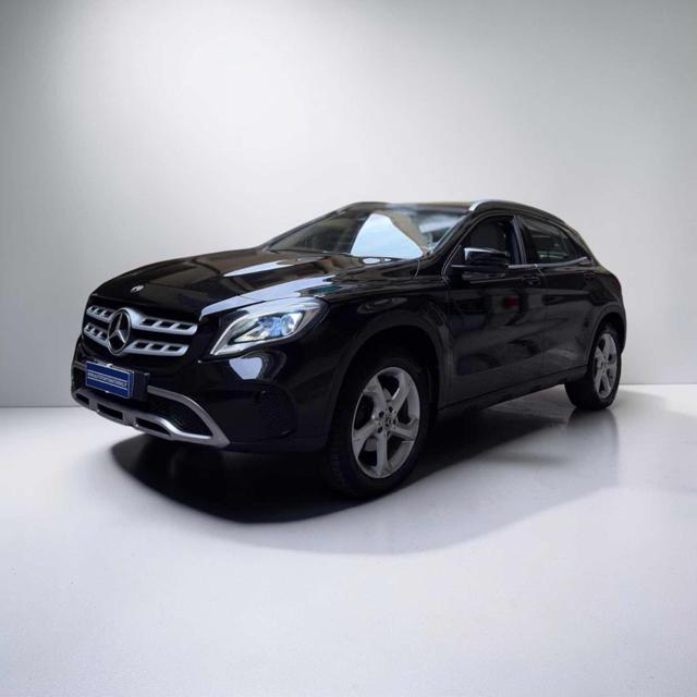 MERCEDES-BENZ GLA 180 Nero metallizzato