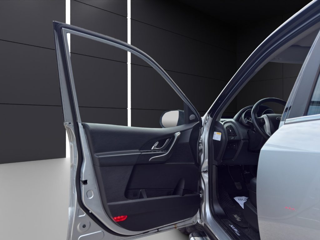 MAHINDRA XUV500 2.2 16V FWD W10 - 12