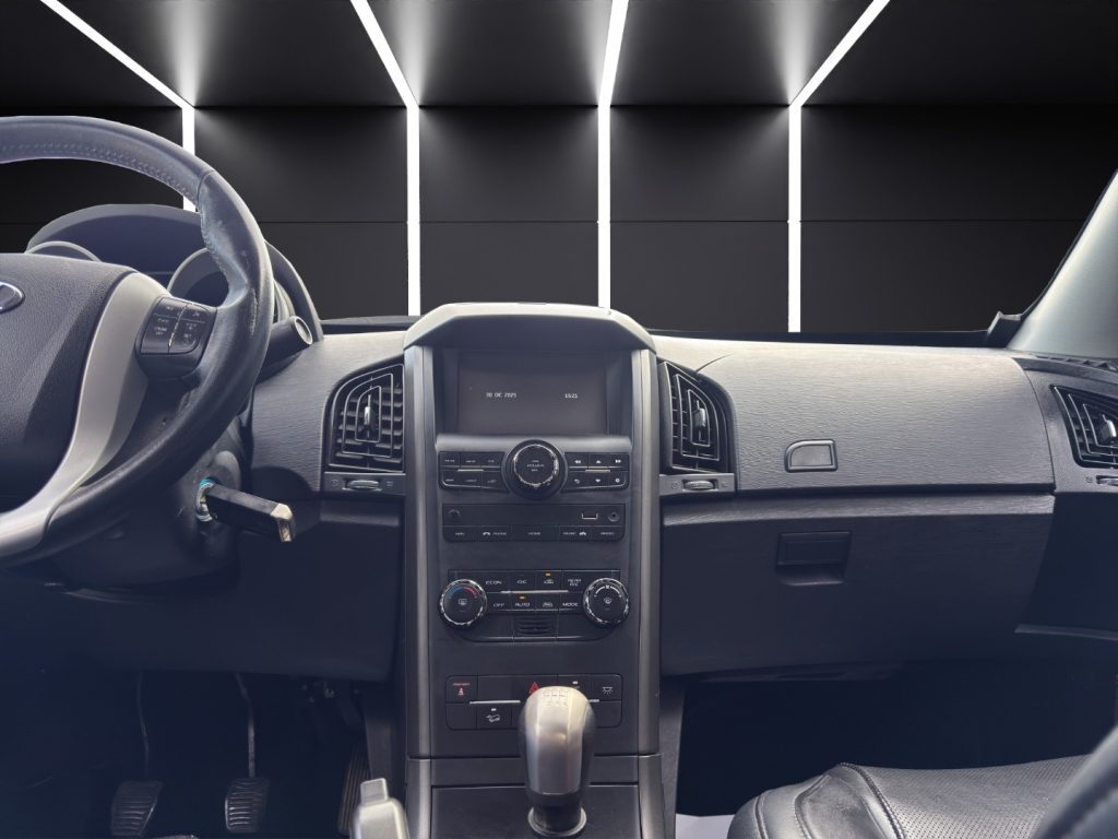 MAHINDRA XUV500 2.2 16V FWD W10 - 15