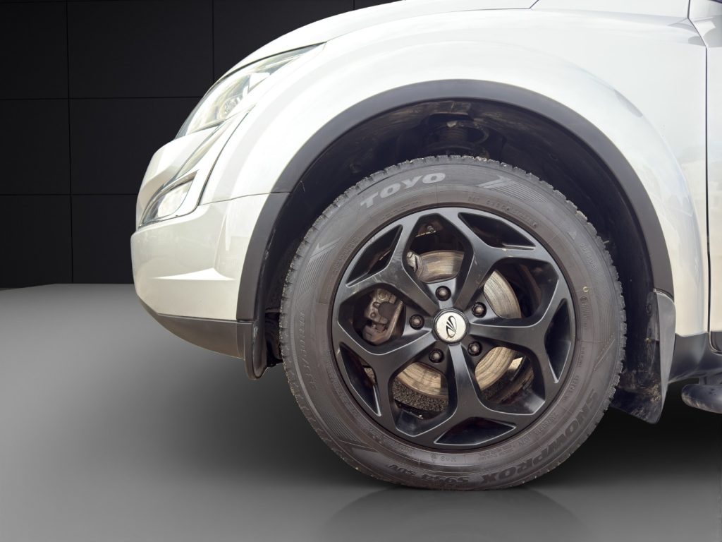 MAHINDRA XUV500 2.2 16V FWD W10 - 21