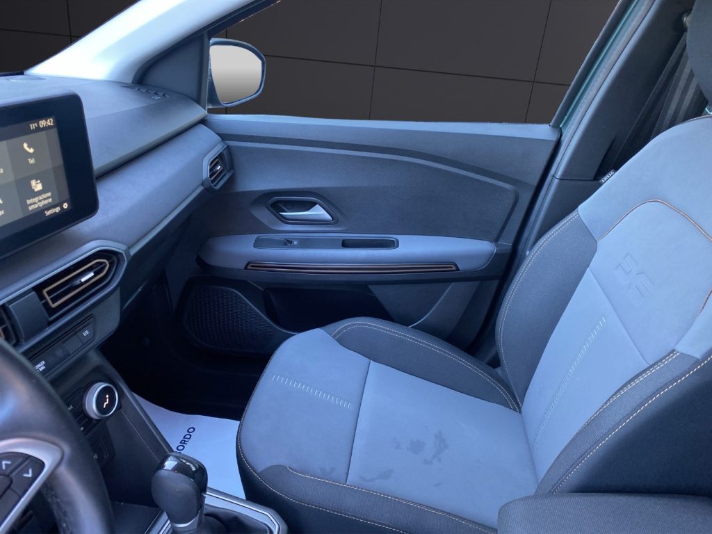 DACIA Jogger 1.6 Hybrid 140 5 posti Extreme - 17