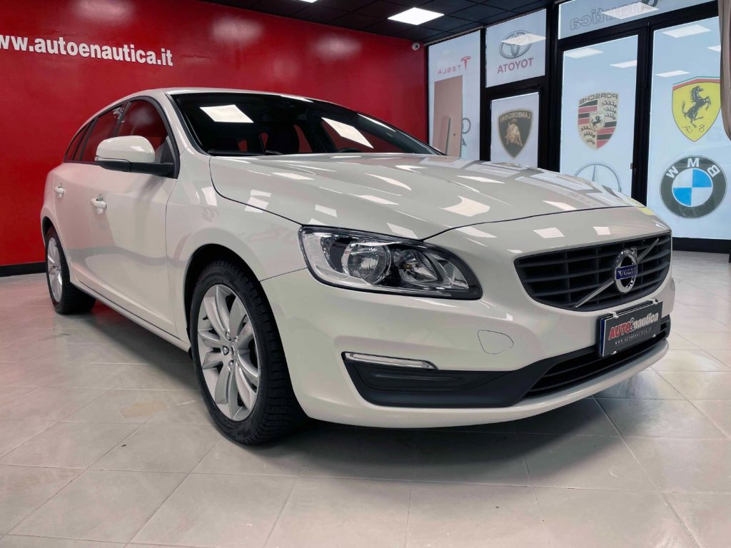 VOLVO V60 2.0 D2 MOMENTUM - 5