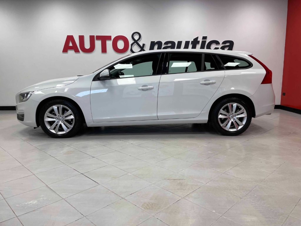 VOLVO V60 2.0 D2 MOMENTUM - 6
