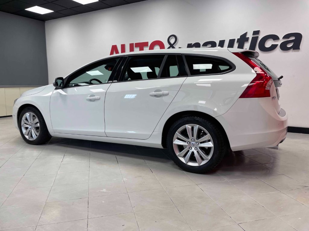 VOLVO V60 2.0 D2 MOMENTUM - 7