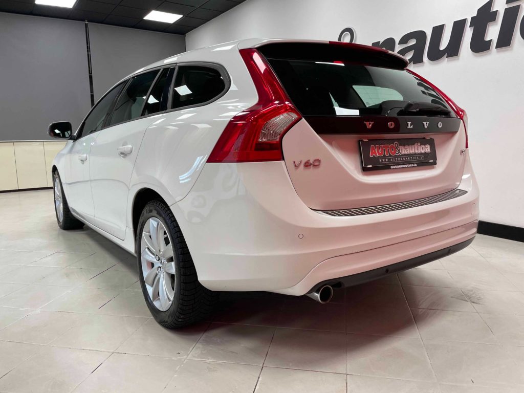 VOLVO V60 2.0 D2 MOMENTUM - 9
