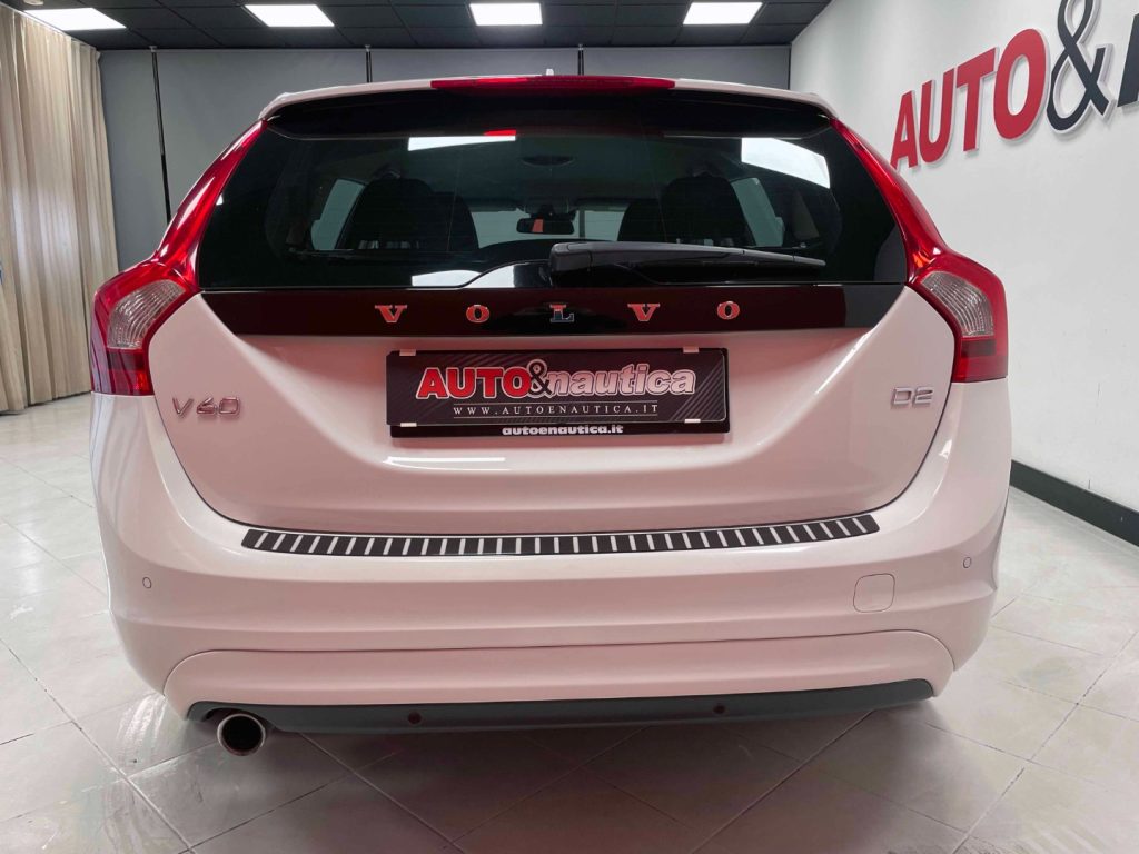 VOLVO V60 2.0 D2 MOMENTUM - 10