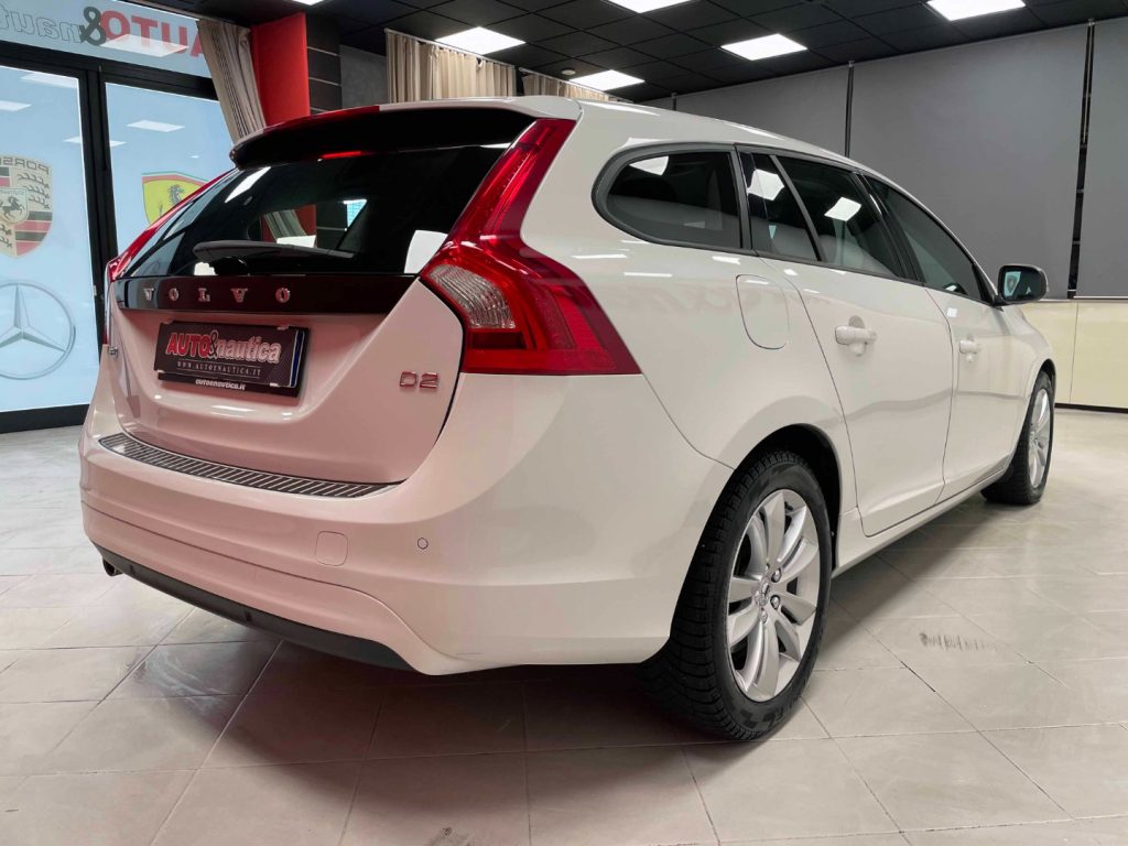 VOLVO V60 2.0 D2 MOMENTUM - 11