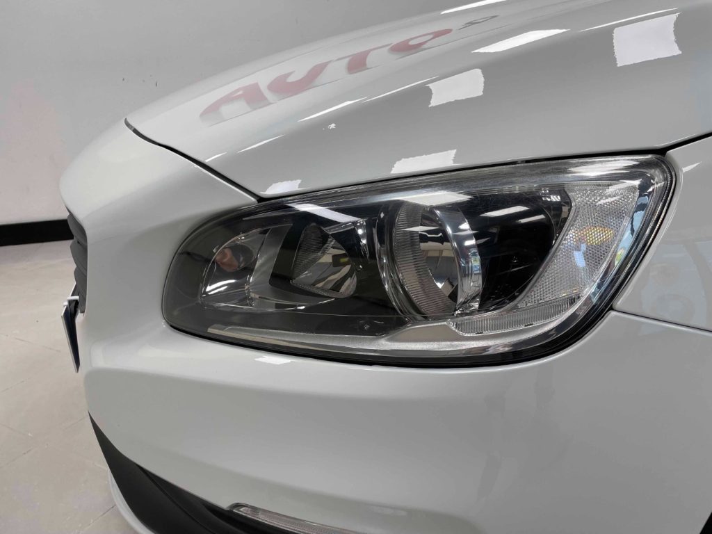 VOLVO V60 2.0 D2 MOMENTUM - 12