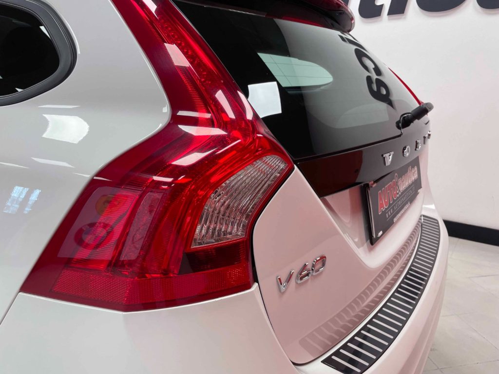 VOLVO V60 2.0 D2 MOMENTUM - 13