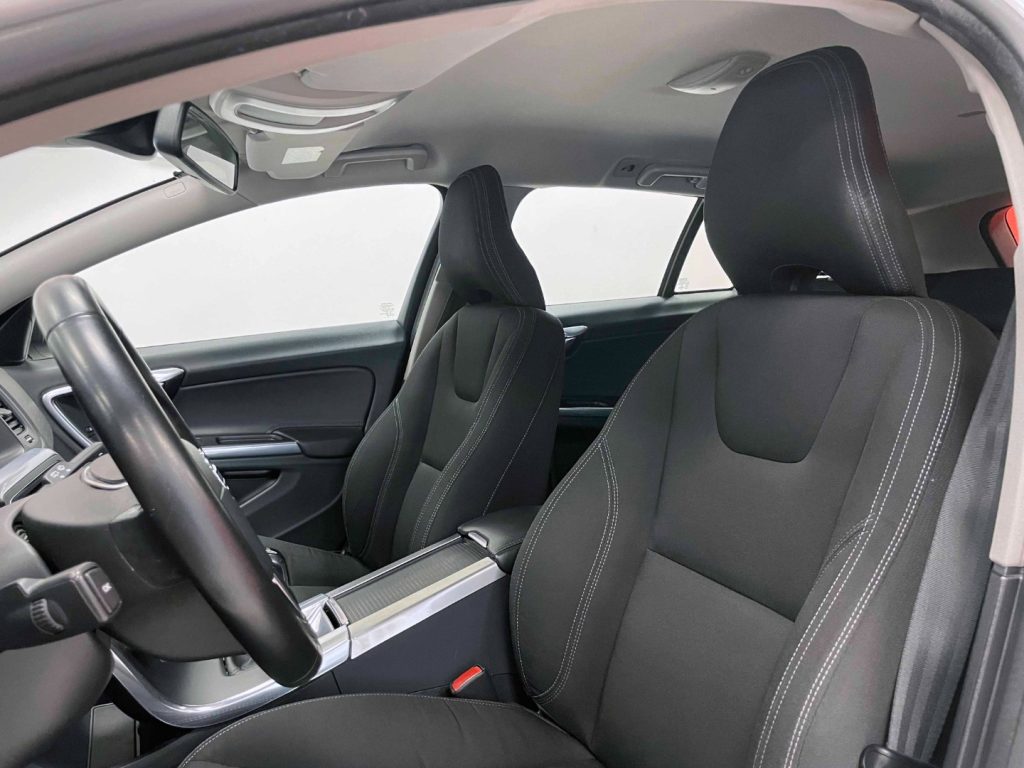 VOLVO V60 2.0 D2 MOMENTUM - 16