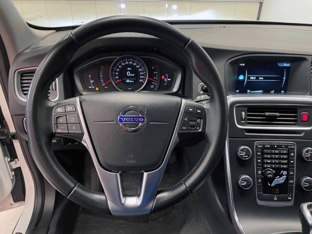 VOLVO V60 2.0 D2 MOMENTUM - 17