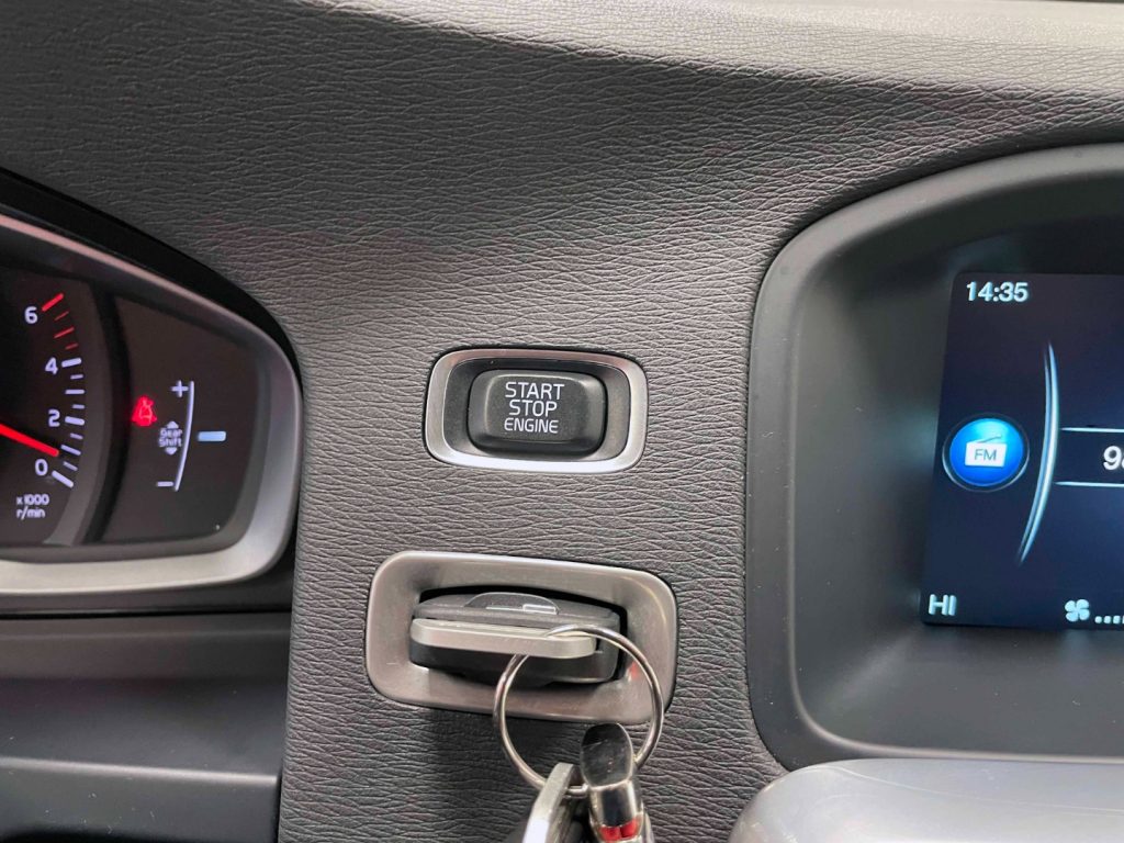 VOLVO V60 2.0 D2 MOMENTUM - 20