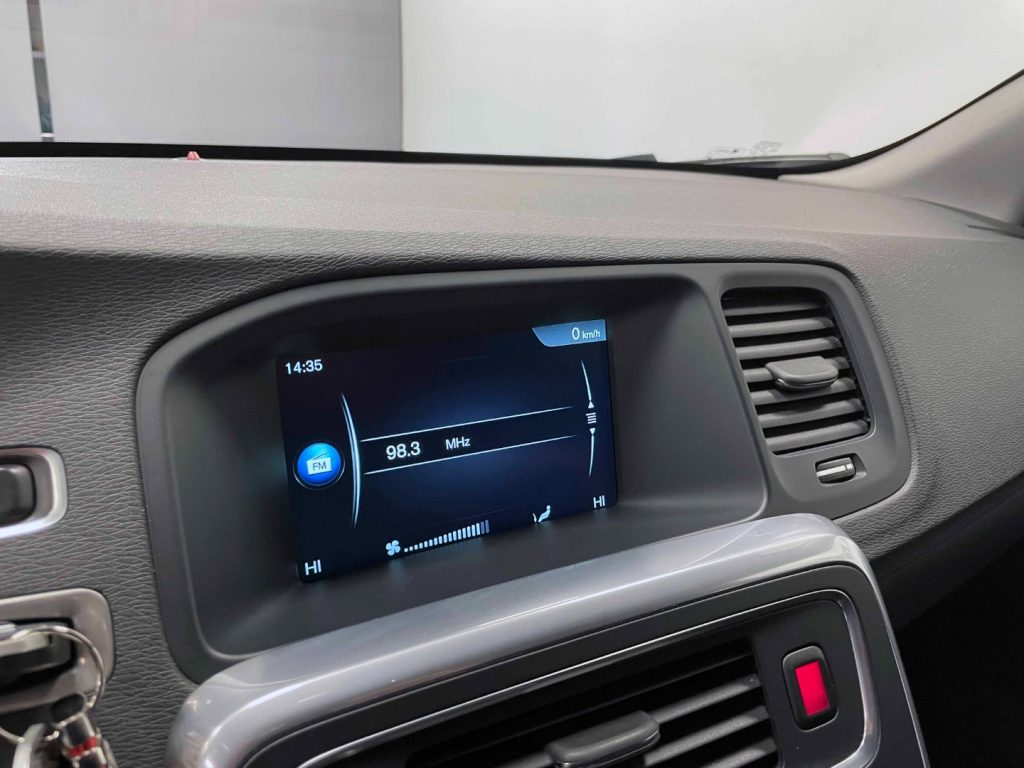 VOLVO V60 2.0 D2 MOMENTUM - 22