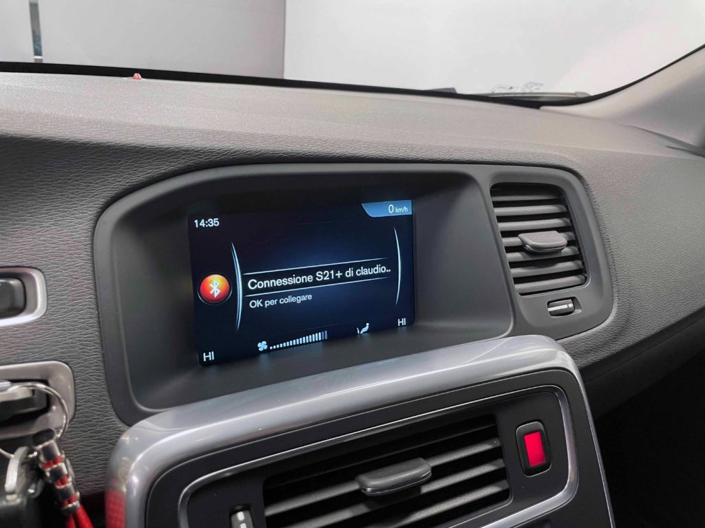 VOLVO V60 2.0 D2 MOMENTUM - 23