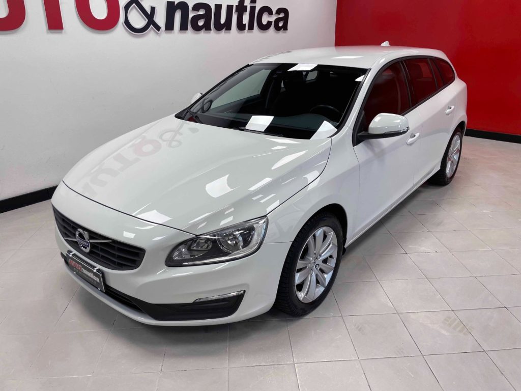 VOLVO V60 2.0 D2 MOMENTUM - 31