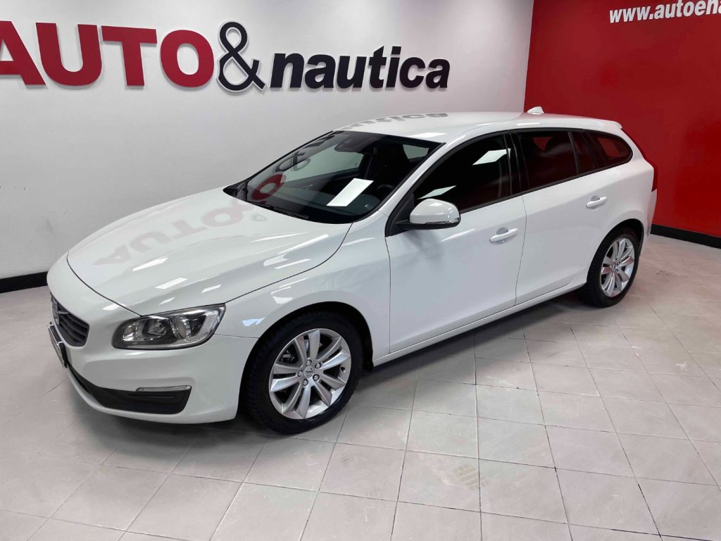 VOLVO V60 2.0 D2 MOMENTUM - 32