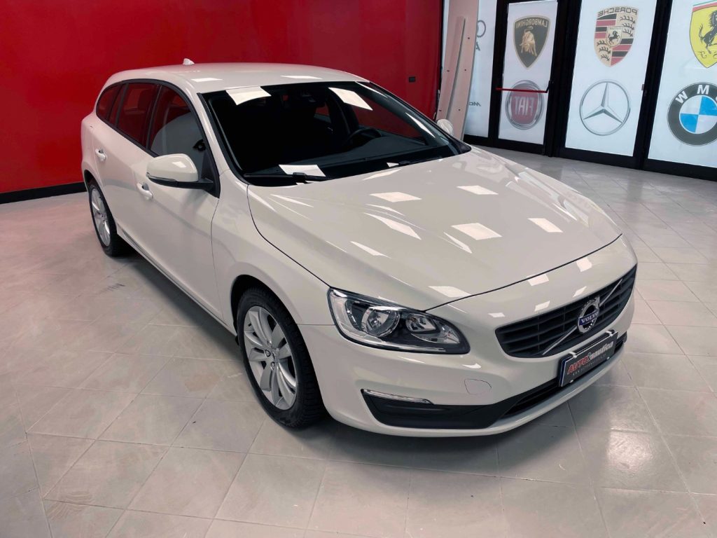 VOLVO V60 2.0 D2 MOMENTUM - 34