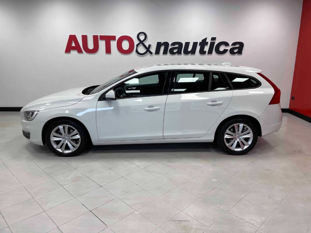 VOLVO V60 2.0 D2 MOMENTUM - 35