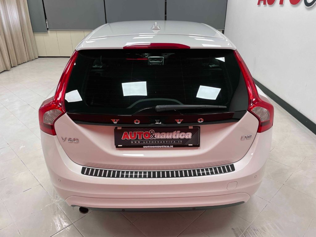 VOLVO V60 2.0 D2 MOMENTUM - 38