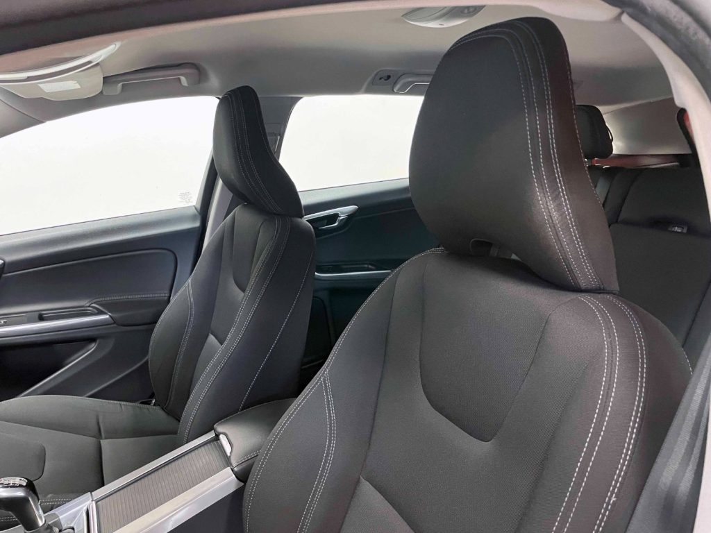 VOLVO V60 2.0 D2 MOMENTUM - 42