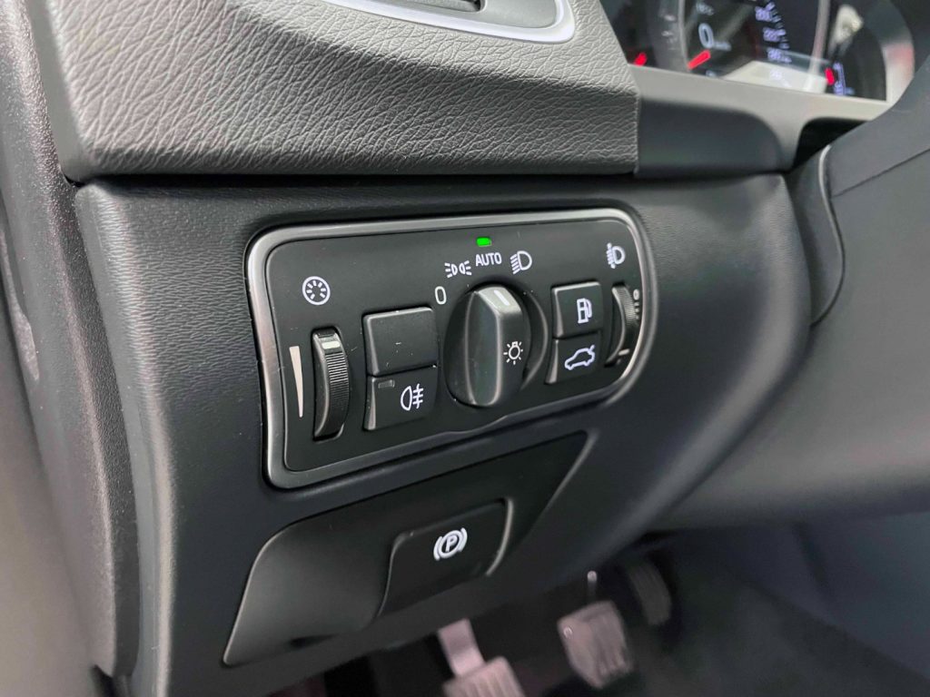 VOLVO V60 2.0 D2 MOMENTUM - 43