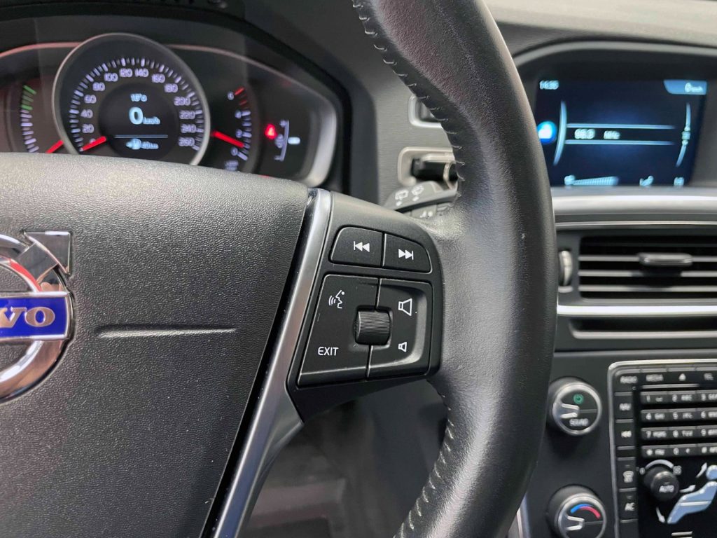 VOLVO V60 2.0 D2 MOMENTUM - 46